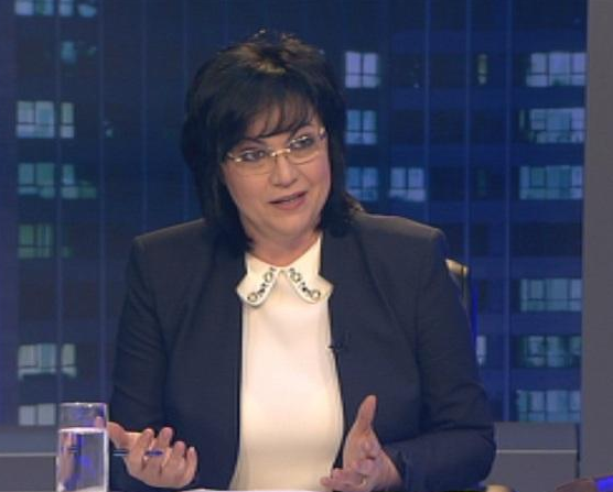 Корнелия Нинова се наконти с очила на „Картие” за 4 бона (Вижте отзвука за новата придобивка)