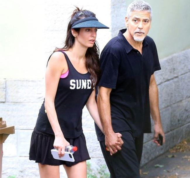 Джордж и Амал Клуни събраха погледите с тенис облекло (Вижте как разпускат)