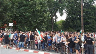 Асеновград на нов протест срещу ромите-биячи: Пребиха децата ни, а сега ги и съдят!