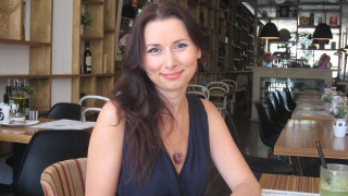 Ти да видиш: Наталия Кобилкина се намърда в стола на Венета Райкова! (ще ни учи да бъдем гейши)