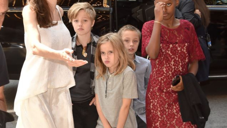Анджелина Джоли събра децата на премиерата на новия си филм (ФОТО)