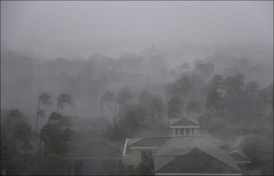 "Ирма" потопи в мрак слънчевата Флорида (10 000 бедстват в щата след стихията)
