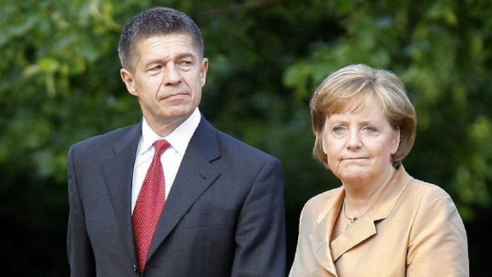 Съпругът на Меркел излиза от сянката - какво не знаем за Йоахим Зауер