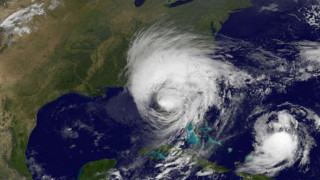 Супербуря или HAARP? Какво се случва при среща на мегаурагани?