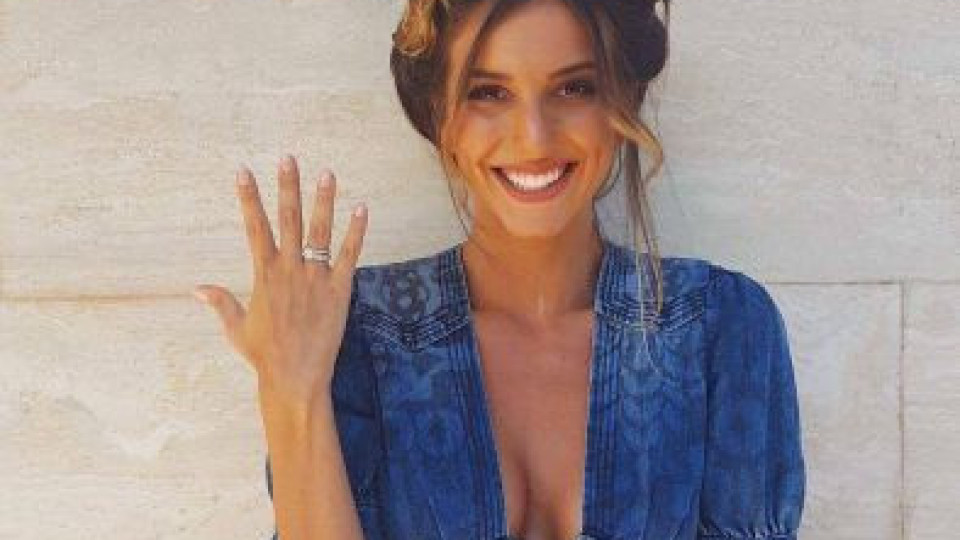 Бомба: Алекс Богданска е сгодена?! (показа невероятен пръстен)