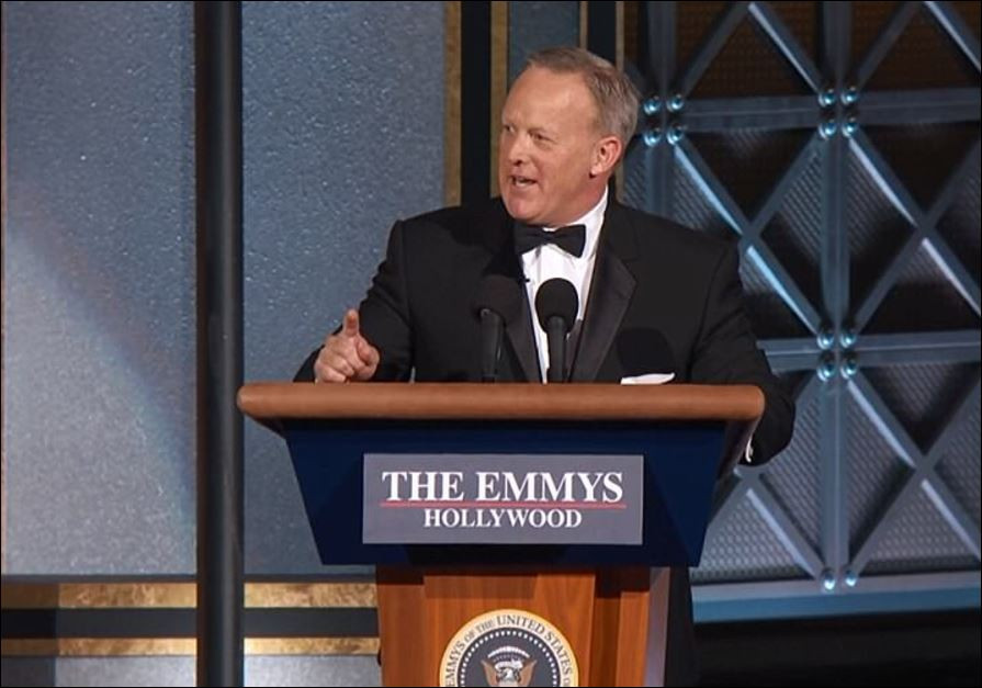 Шон Спайсър подигра Доналд Тръмп и на наградите "Еми"