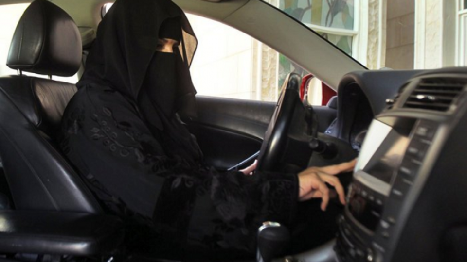 Чудо! В Саудитска Арабия разрешиха на жените да шофират
