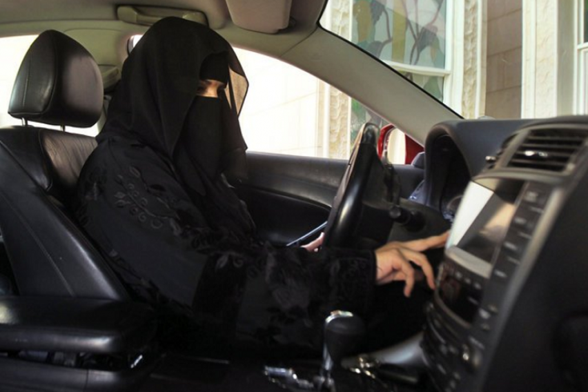 Чудо! В Саудитска Арабия разрешиха на жените да шофират