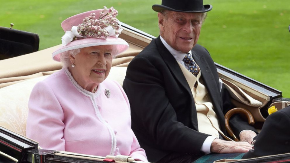 Кралица Елизабет в депресия след пенсионирането на Филип