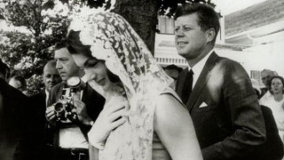 Нова теория: Джаки Кенеди е убила мъжа си? (Вижте повече)