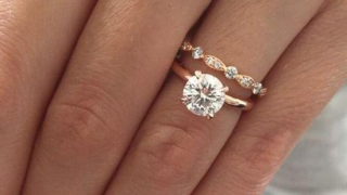 Кейт Мидълтън удари в земята Меган Маркъл с годежен пръстен (Бижуто й в пъти по-скъпо)