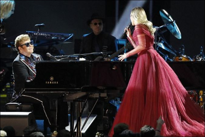 Майли Сайръс блести на наградите "Грами"