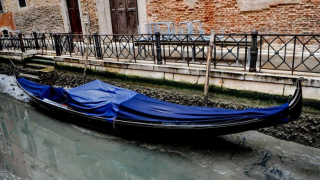 Венеция остана без вода! Защо каналите пресъхнаха?