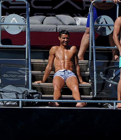 Кристиано Роналдо и Лионел Меси си мерят яхтите (Вижте на кого е по-скъпа)