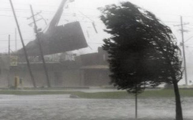 Лошо време нападна България: Ураганни ветрове из цялата страна (Снимки)