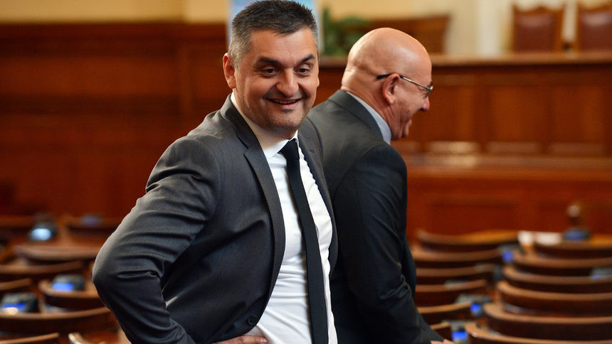 Защо депутатът Кирил Добрев крие съпругата си? (ФОТО)