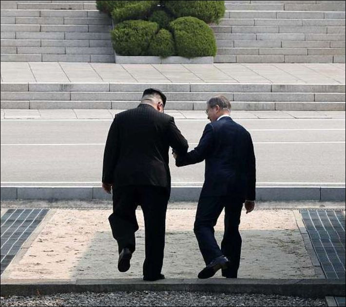 Ким Чен Ун пренаписа историята (Лидерът на Северна Корея на историческо посещение в Сеул)