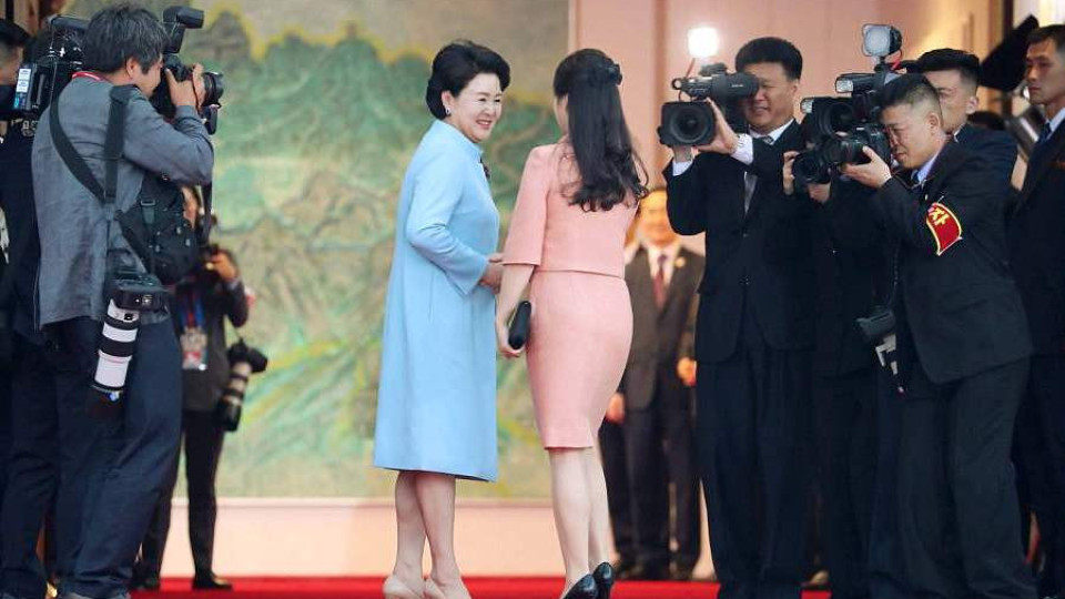 Революцията продължава! Ким Чен Ун показа първата дама в Южна Корея (Снимки)