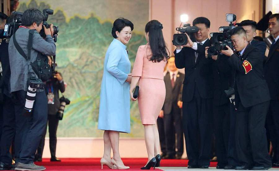 Революцията продължава! Ким Чен Ун показа първата дама в Южна Корея (Снимки)