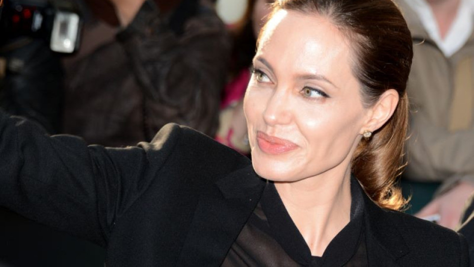 Анджелина Джоли таен член на илюминатите (Скандални разкрития)