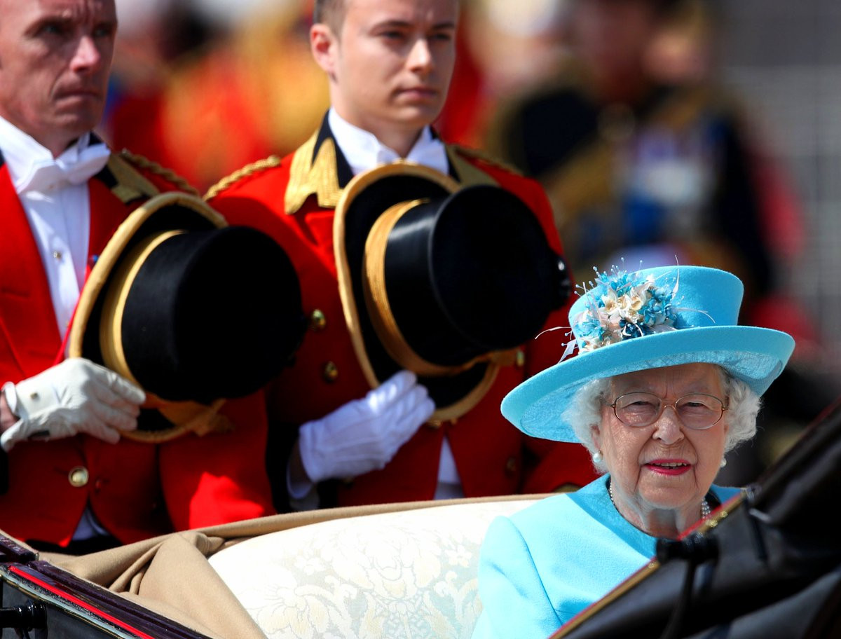 Впечатляващ парад за рождения ден на Елизабет Втора (Как почетоха кралицата?)