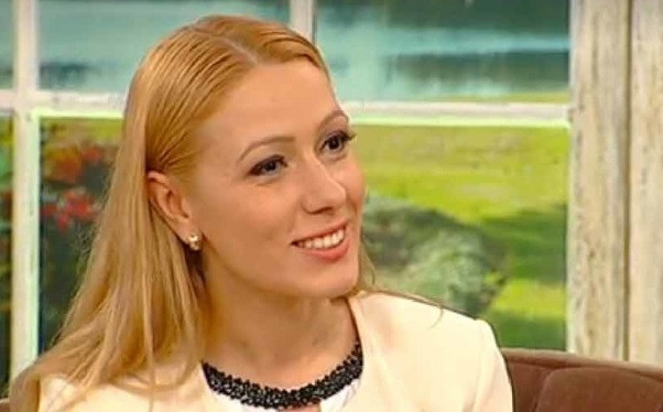 Не пускат Деси Бакърджиева да се върне в България (Защо актрисата бе задържана на границата?)