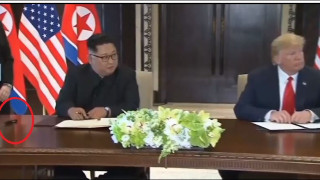 Гаф на срещата между Тръмп и Ким (Опитали да отровят лидера на Северна Корея с писалка?)
