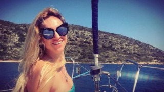Алекс Раева и новият й на яхта в Гърция!