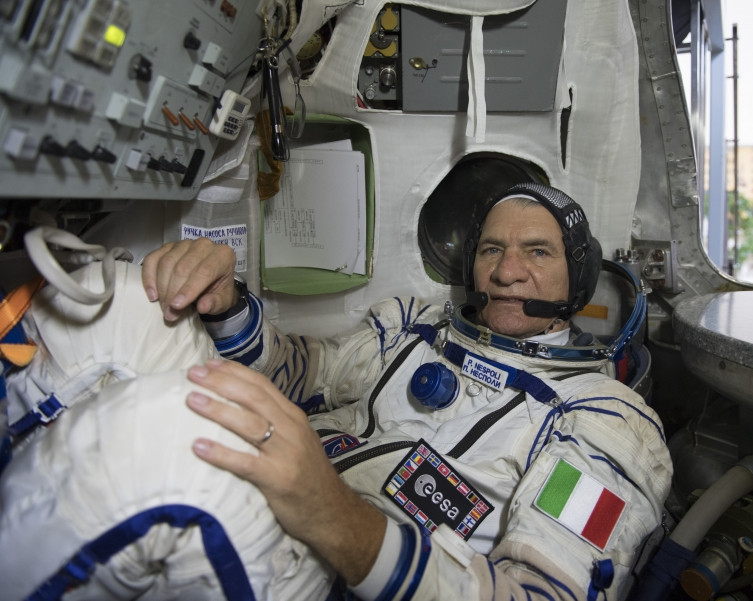 Италиански астронавт: До 15 години всеки човек ще лети из Вселената