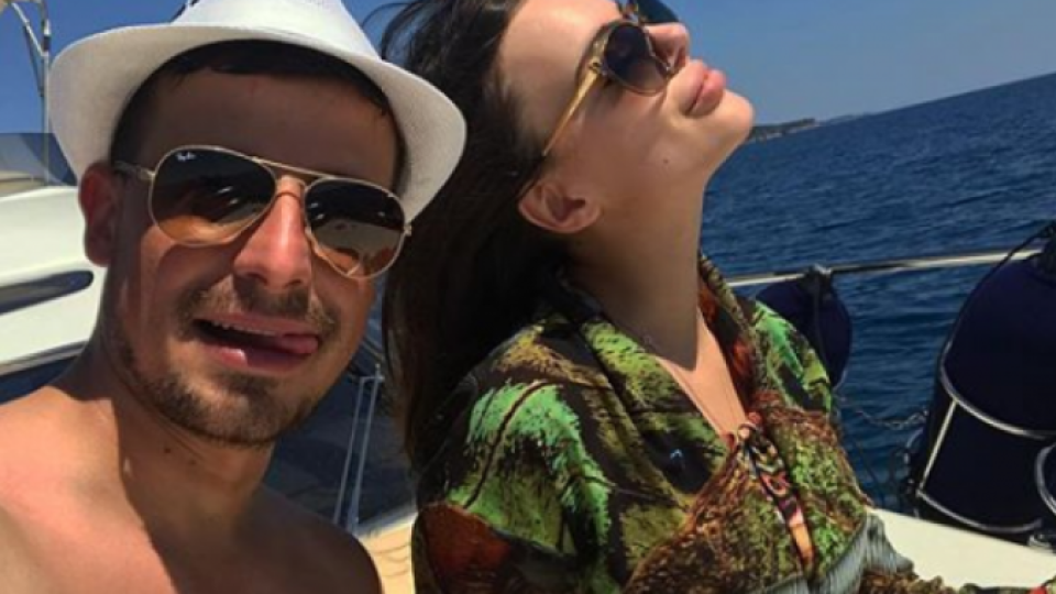 Демир Доган глези бременната Памела на баровска ваканция с яхта (Снимки)