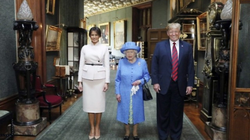 Доналд Тръмп с куп гафове пред кралицата на Англия (Вижте как се изложи)