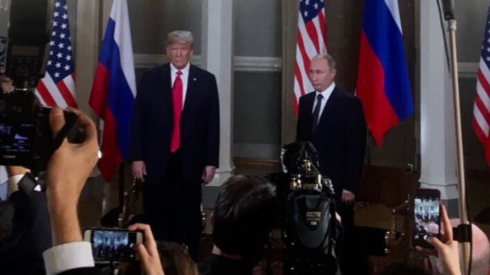 Намери си майстора! Доналд Тръмп заеква пред Путин (Вижте как мина най-чаканата среща на върха!)