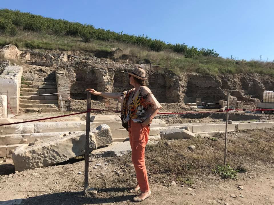 Илиана Раева посети Свещената земя Хераклея Синтика край Рупите! (виж тук)
