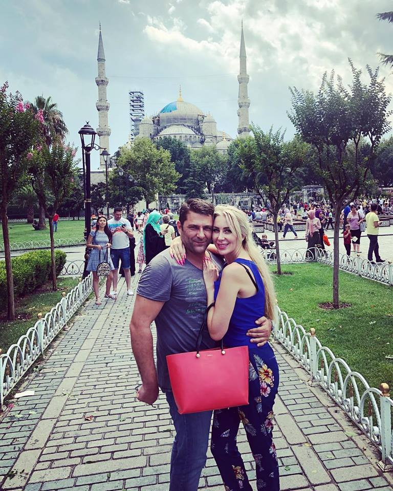 Антония Петрова и Ивайло Батинков си подариха романтична екскурзия по случай годишнината (Вижте къде са)