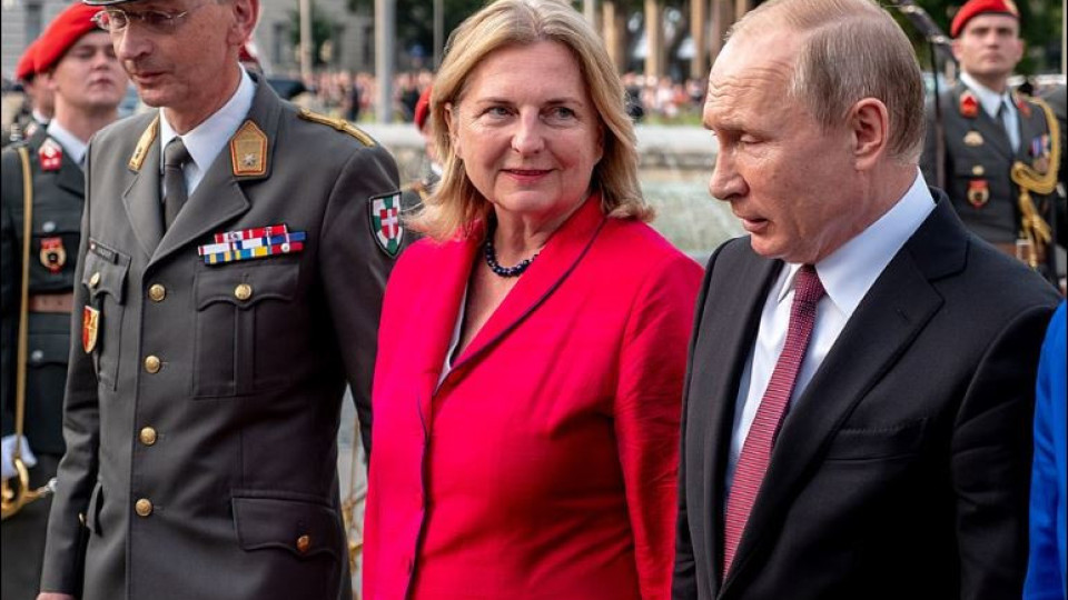 Скандал в Австрия заради Владимир Путин! Гонят го от сватбата на министърка