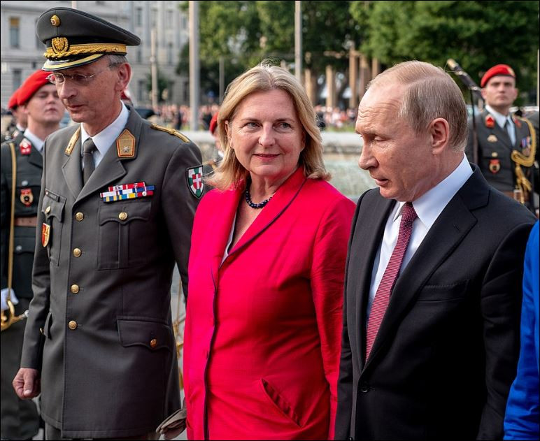 Скандал в Австрия заради Владимир Путин! Гонят го от сватбата на министърка