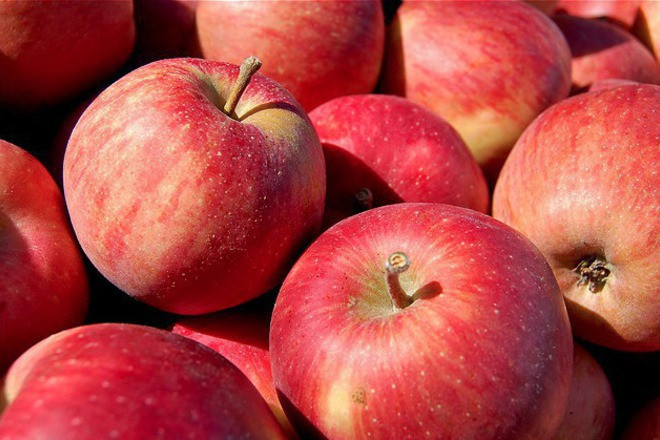 Внимание! Отровни български ябълки заляха търговската мрежа!