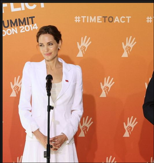 Анджелина Джоли на границата на срива: Тежи едва 35 килограма!