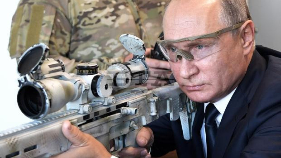 Владимир Путин стреля със снайпер на „Калашников“