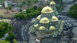 Скандал: Масова измама с чужди туристи в храм "Св. Александър Невски"! (още подробности)