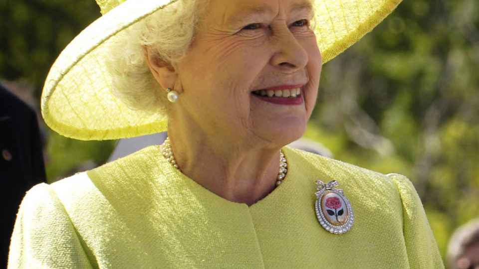Кралица Елизабет Втора продава автопарка си - с парите ли закъса?