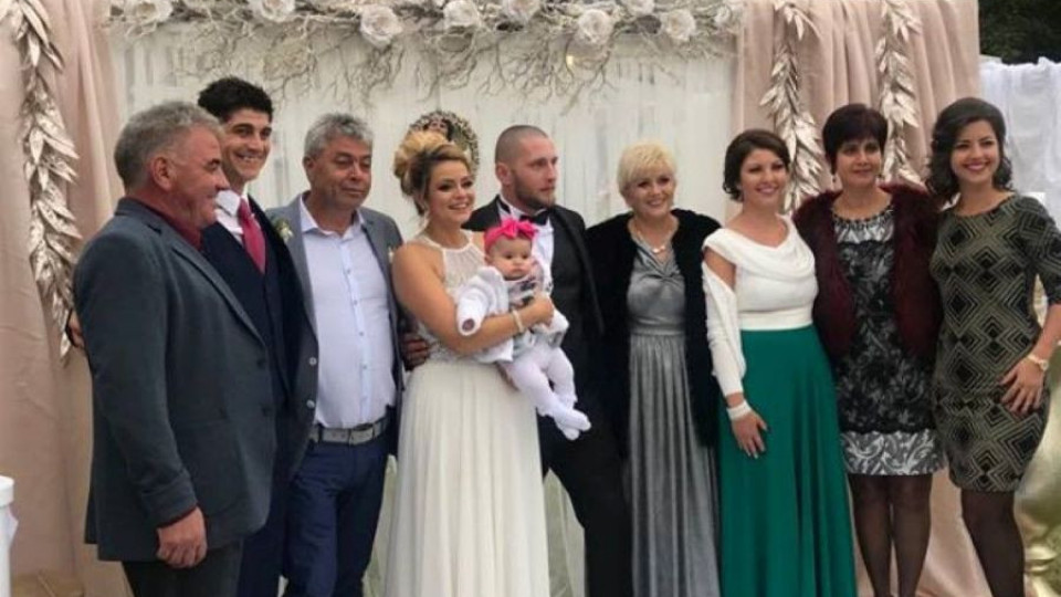 Горещи снимки от приказната сватба, която вдигна Николина Чакърдъкова