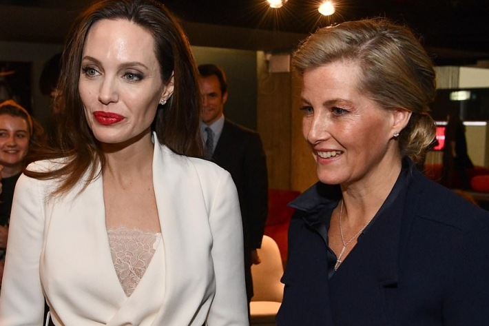 Анджелина Джоли събра погледите в Лондон с визия (Вижте я ослепителна)