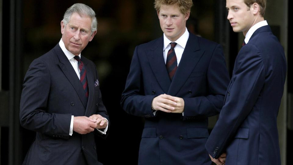 Принц Чарлз накарал Уилям да зареже Кейт през 2007 г (Вижте цялата истина за раздялата им)