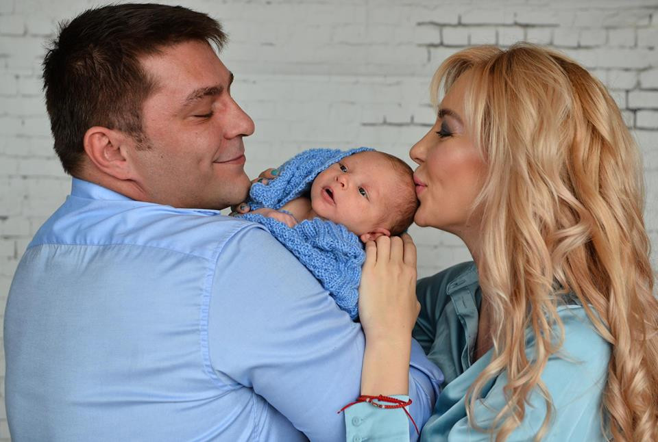 Антония Петрова и Батинков разчитат на специална помощ за отглеждането на бебето (Вижте на кого се доверяват)