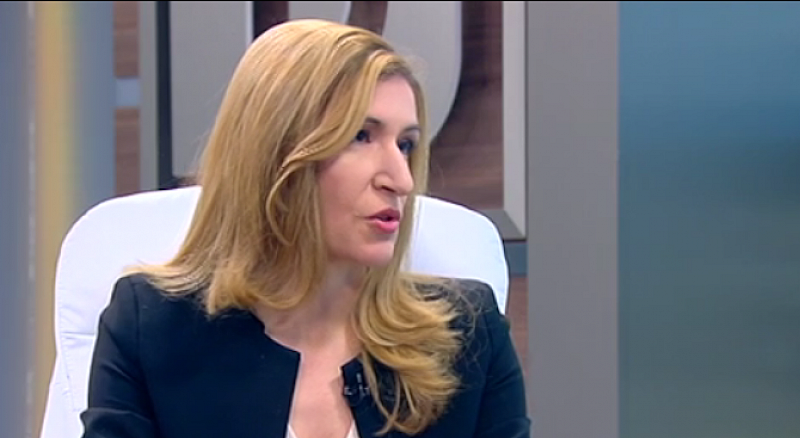 Министър Николина Ангелкова промени изцяло визията си (ФОТО)
