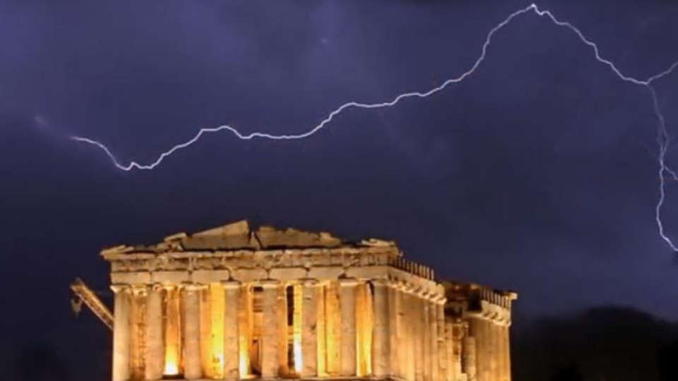 Мълнии върху Акропола в Атина (Затвориха Партенона заради буря)