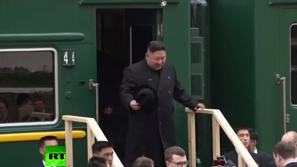 След провала с Тръмп! Ким Чен Ун пристигна в Русия (Още за предстоящата му среща с Путин)