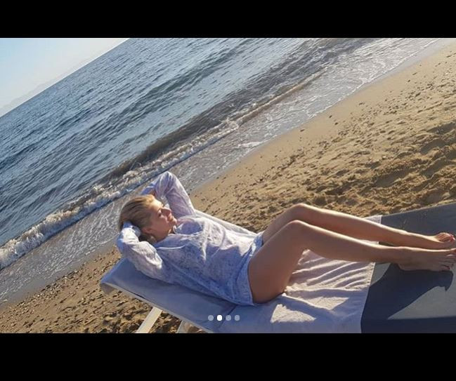 Ева Веселинова показа убийствено тяло на плажа! (виж тук)
