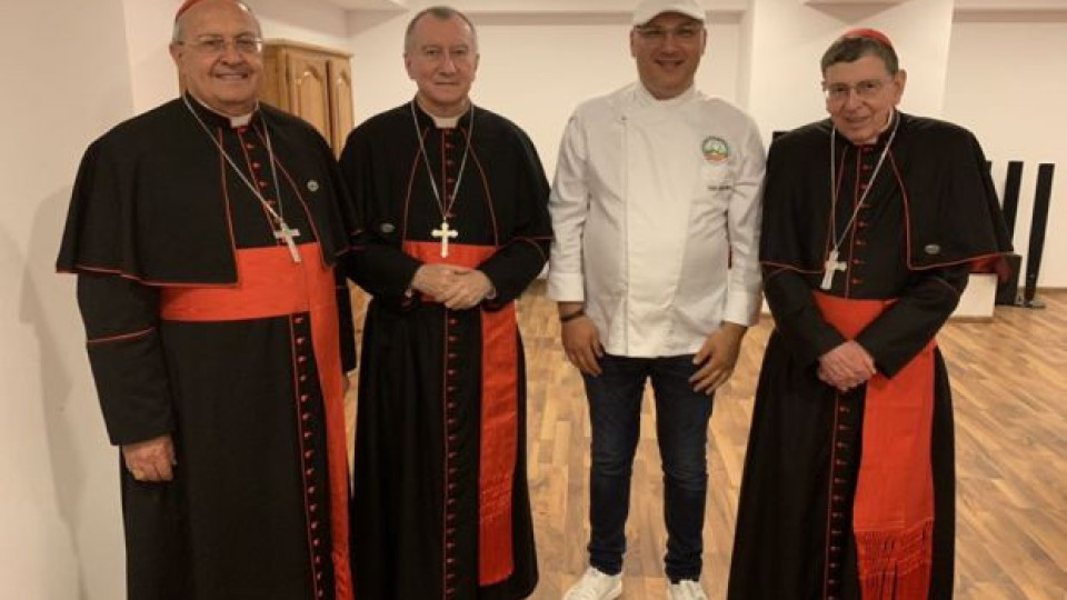 Шеф Манчев приготви менюто за папата (Вижте с какво гостиха светите отци)